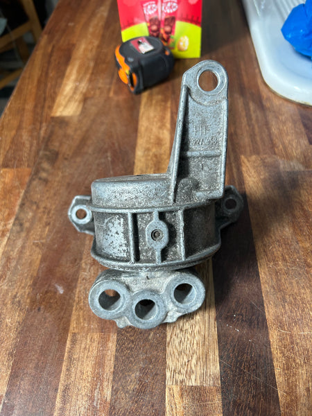 Used Genuine Offside (Drivers/Right) Engine Mount